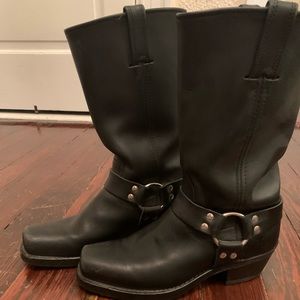 Frye women's boots - size 8 - black. In great shape - almost vintage!